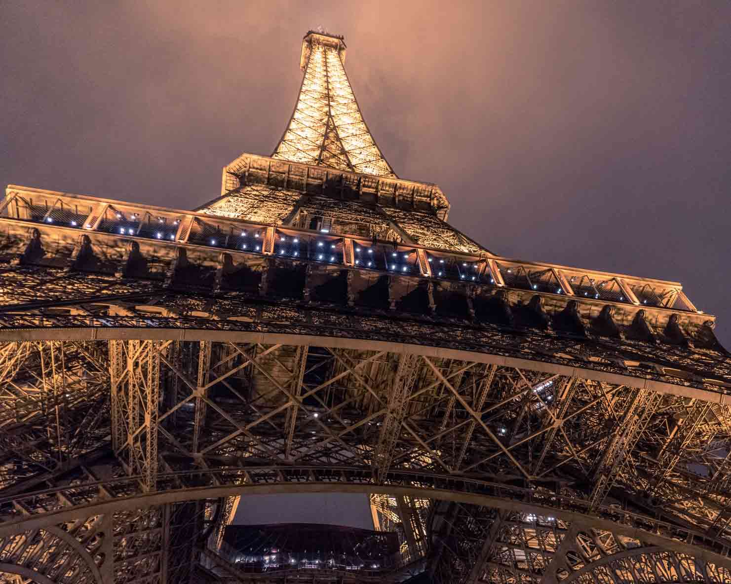 picture of the Eiffel tower, Paris